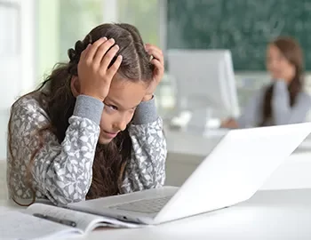 Istraga internet sajber maltretiranja dece detektiv