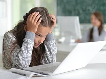 Istraga internet sajber maltretiranja dece detektiv