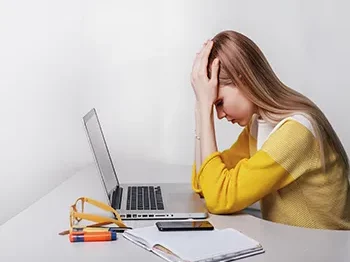 Istraga uznemiravanja na internetu detektiv